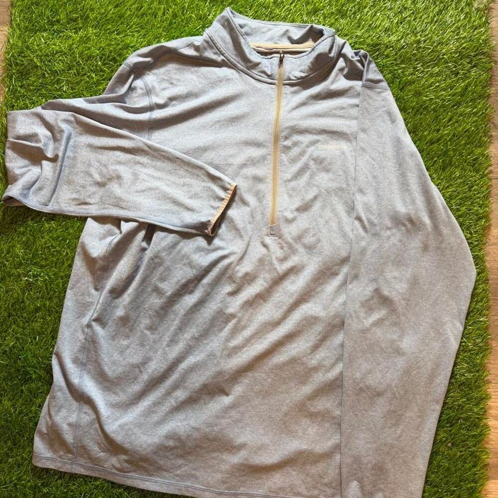 Patagonia Men's Blue and Grey Sweatshirt